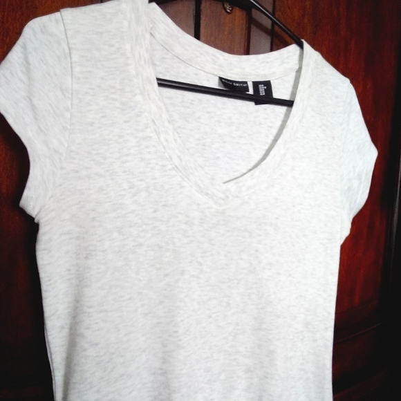 Willi Smith Heathered Grey V-Neckline Tee Shirt - Picture 7 of 9